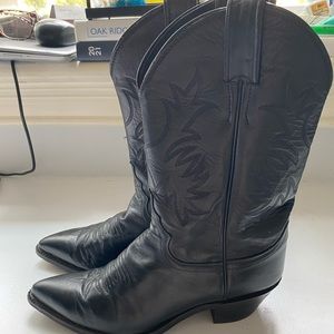 Black Justin pointed boots size 7 1/2